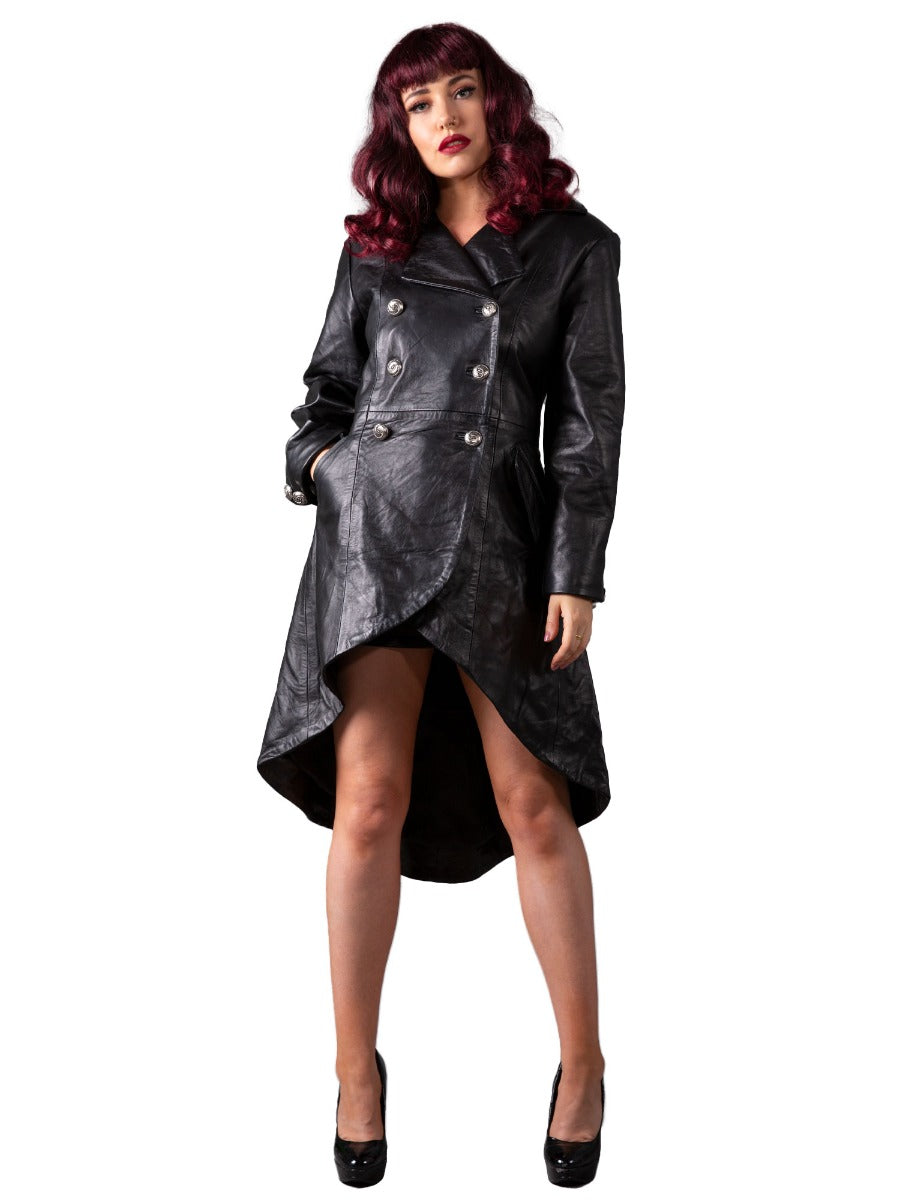 Manteau en cuir avec détails corset
